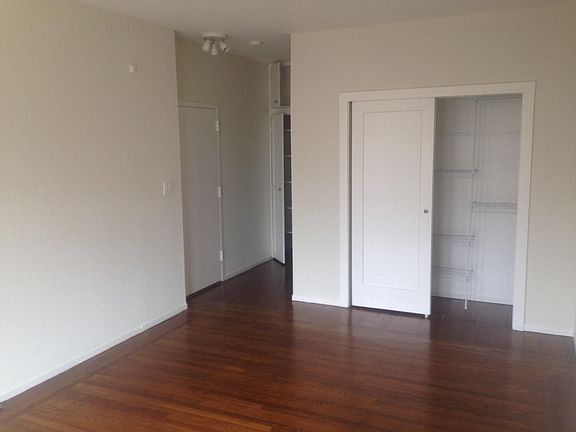 3rd image of 3300 Scott St #B