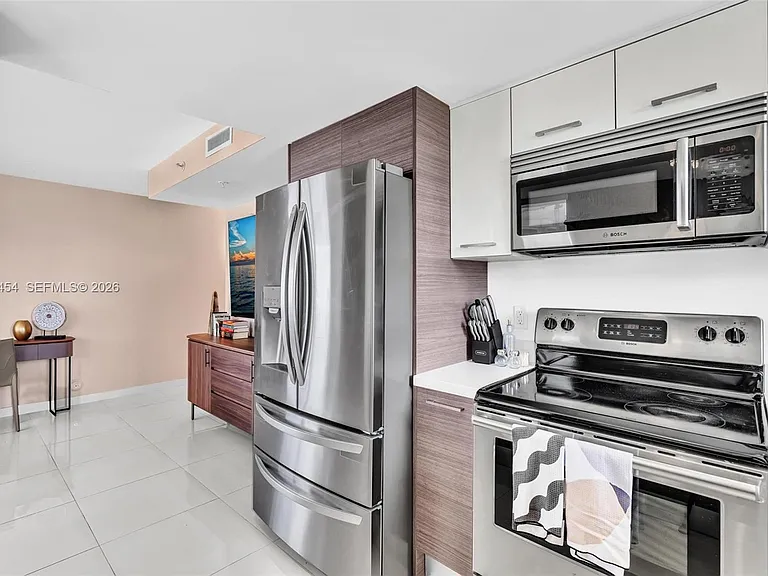 9901 E Bay Harbor Dr #403 — Photo 25