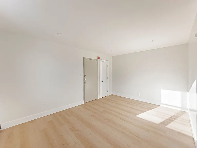 Fairfield Apartments — Photo 7
