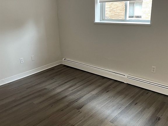 4th image of 572 Cummins Hwy APT 1