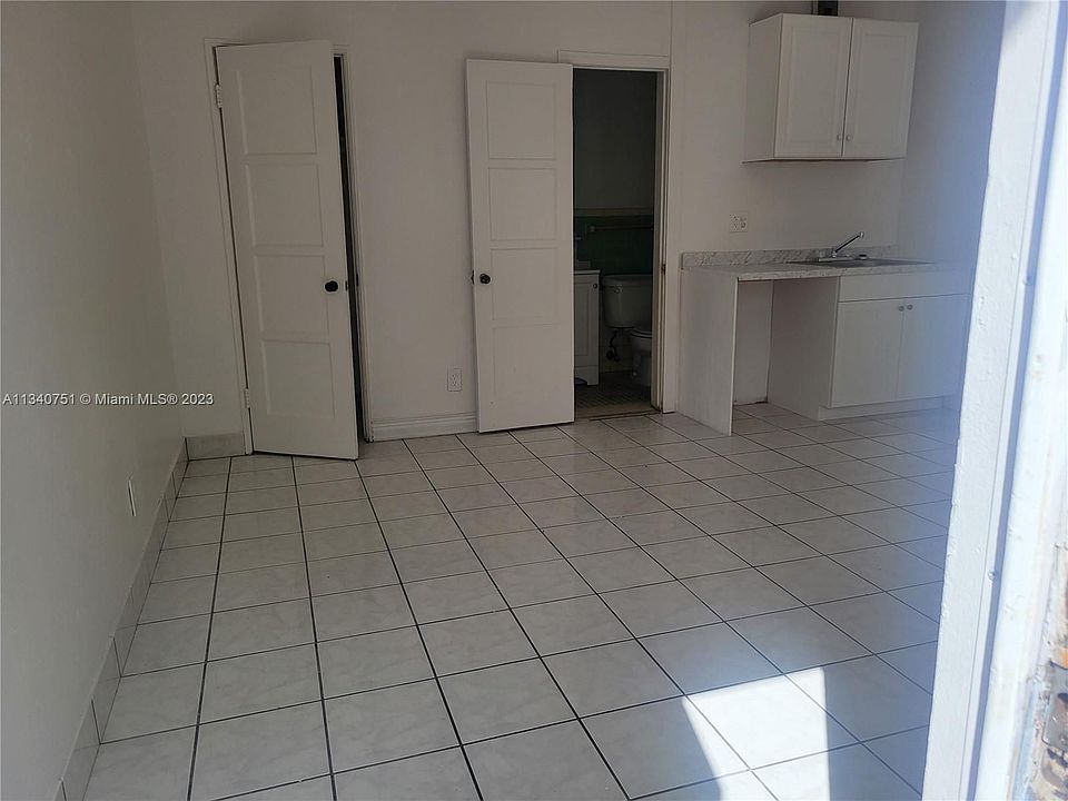1st image of 403 N 19th Ave #L
