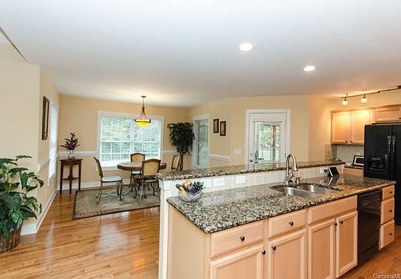 3rd image of 286 Lariat Dr
