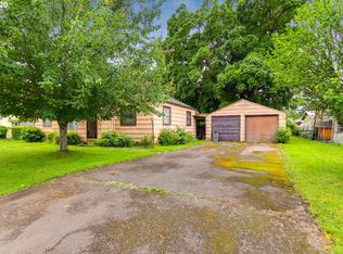 102 9th St, Dayton, OR 97114