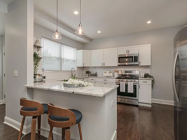 1118 E Whittier St — Photo 11