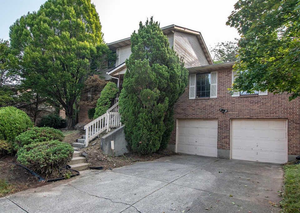1st image of 215 Martha Ln