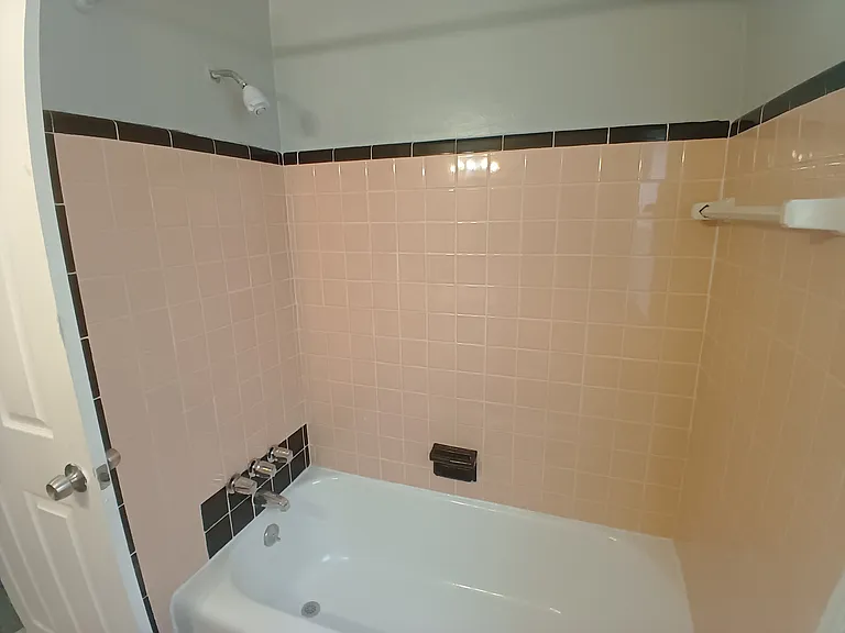 12944B Rosemont Ave — Photo 7