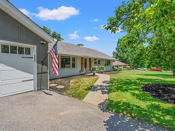 5th image of 3062 Brookwood Dr