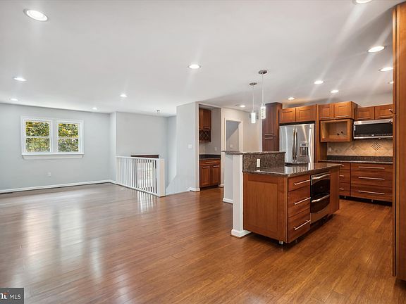 4th image of 414 Edgemere Dr
