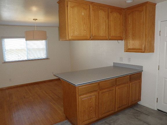 kitchen bar area and dining Rm