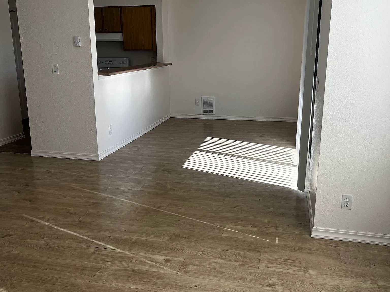 2 bed, 1.5 bath, 1000 sqft, $1,800 — Photo 2