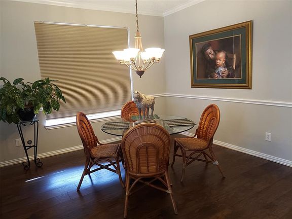 3rd image of 1905 Landridge Dr