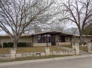 911 N Main St, Burnet, TX 78611
