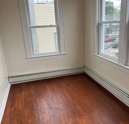4th image of 333 E 22nd St APT 3