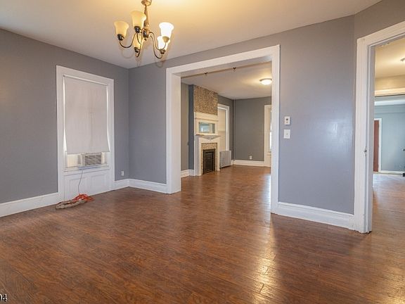 4th image of 961 Lafayette St