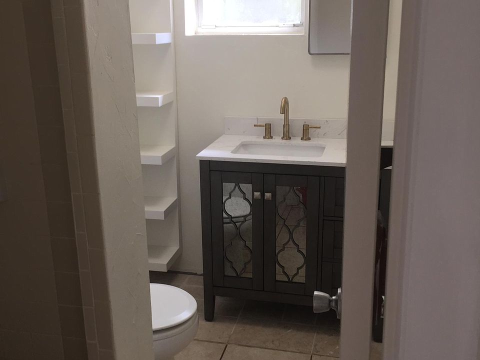 2nd image of 148 6th St Unit B