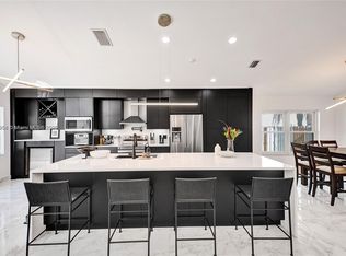 204 Cameron Dr, Weston, FL 33326