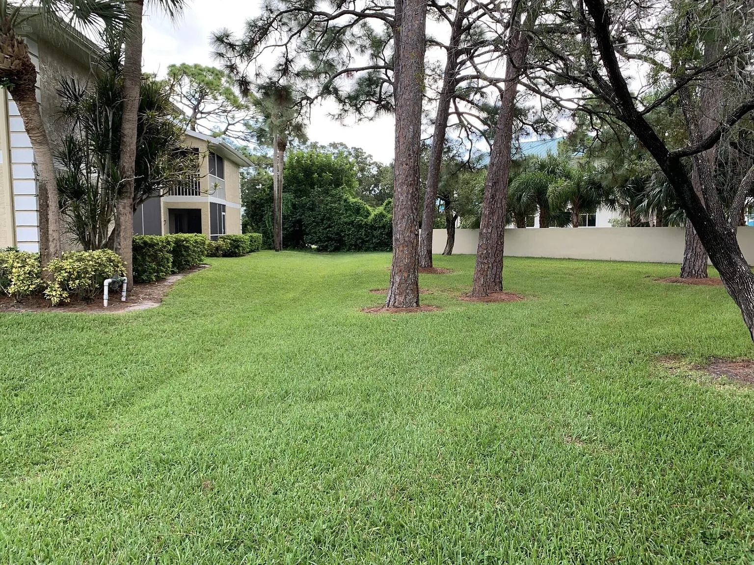 1544 SE Royal Green Cir — Photo 4