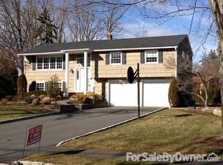 11 Tanglewood Dr, Livingston, NJ 07039