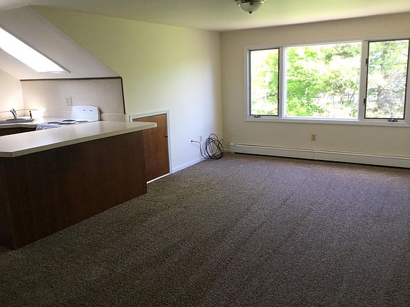 4th image of 212 Ward St