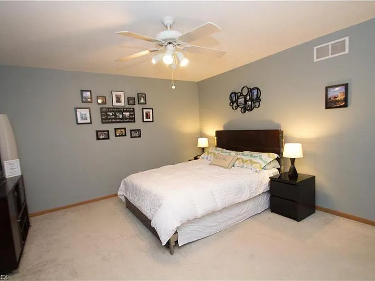 1053 Beachview Rd — Photo 12