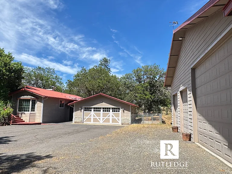 6565 Whispering Pines Ln — Photo 3