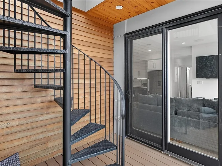 946 Saratoga St #303 — Photo 16