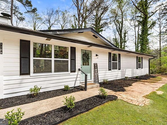 2nd image of 1184 Alemeda Dr