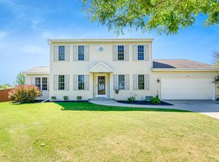 7086 S Cypress Ct, Franklin, WI 53132