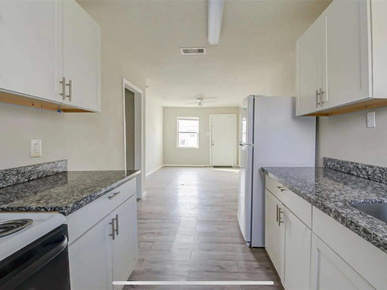 2318 Rosalee St — Photo 2