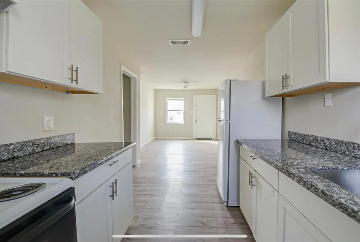Building Photo - 2318 Rosalee St #12