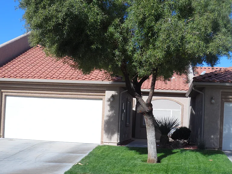 1081 Mohave Dr — Photo 1