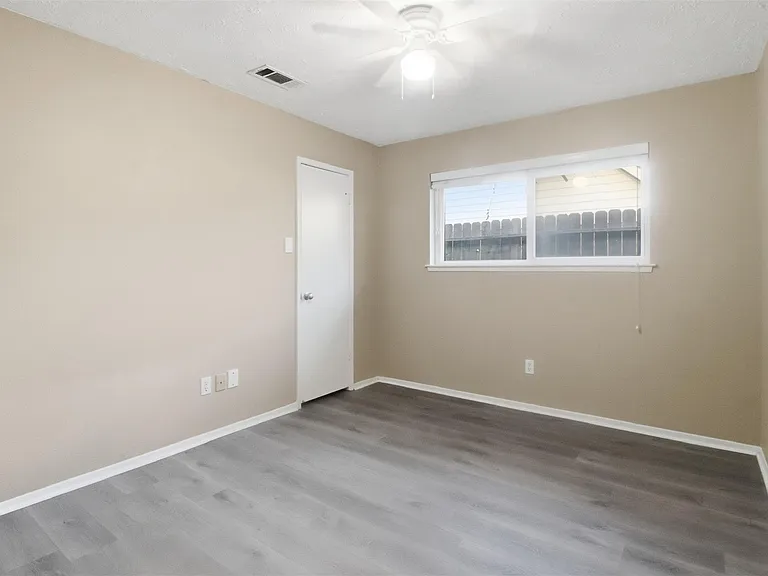 21131 Park Brook Dr — Photo 14