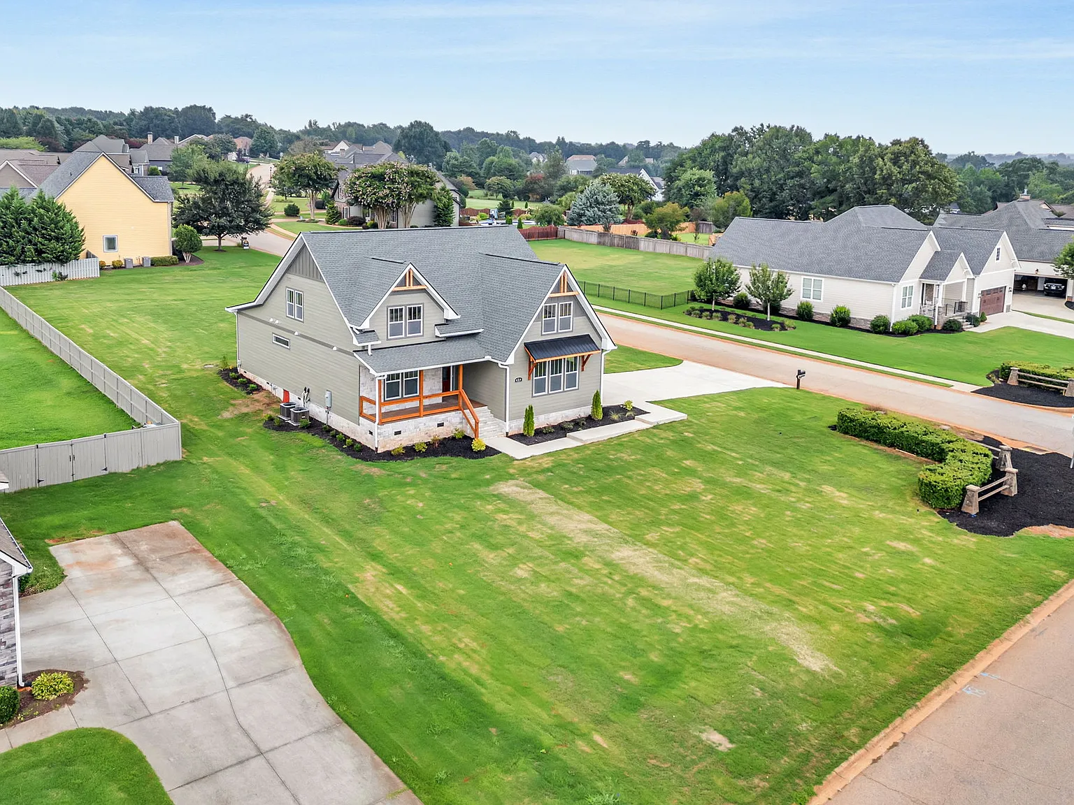 5 bed, 3.5 bath, 3100 sqft, $4,350 — Photo 3