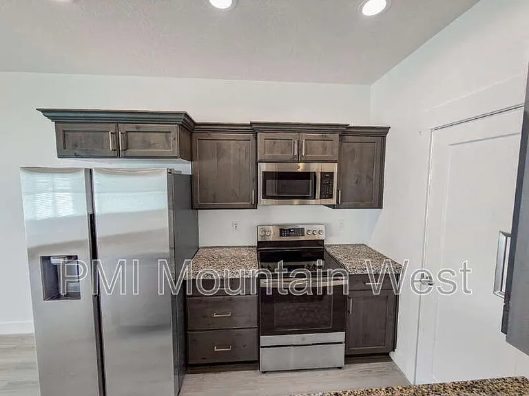 4924 E Breezy Patch Rd — Photo 7
