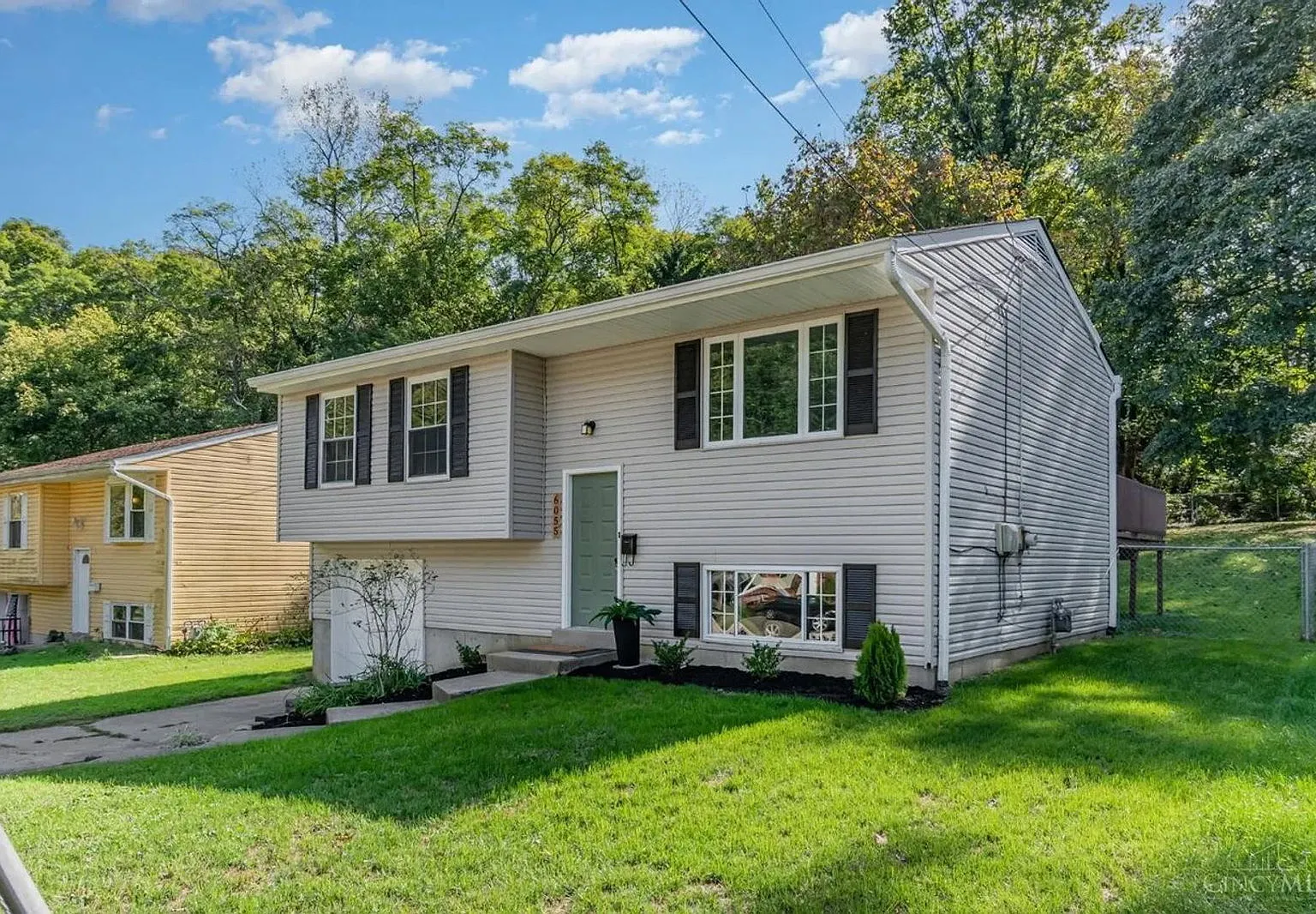 3 bed, 1.0 bath, 1524 sqft, $1,995 — Photo 2