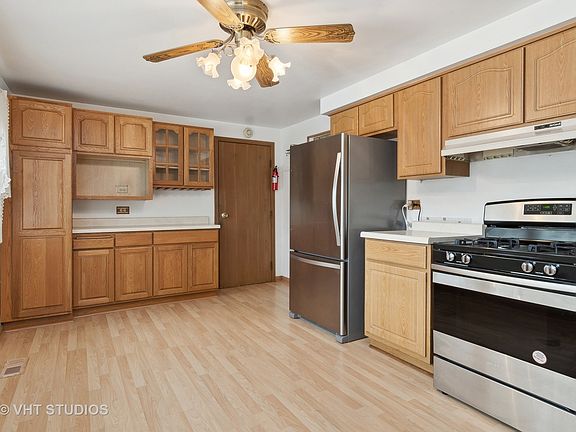 2nd image of 524 Westover Ln