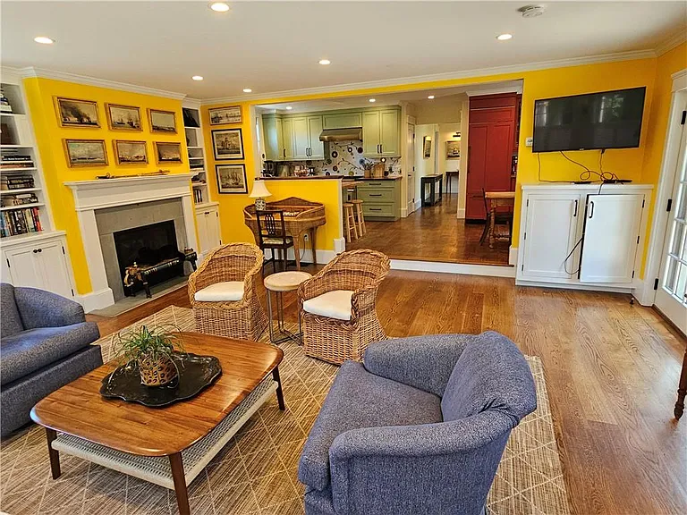 209 Coggeshall Ave — Photo 10