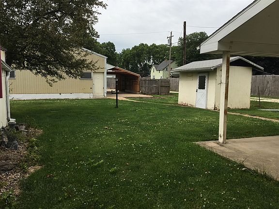 4th image of 105 W Smith St