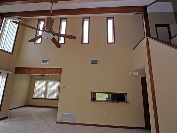 5th image of 10 Kingston Ct