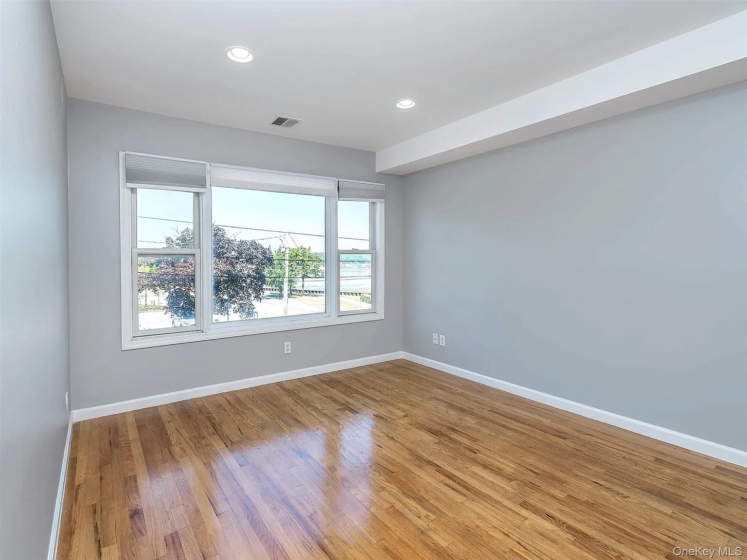 2 bed, 1.0 bath, 1000 sqft, $3,500 — Photo 2