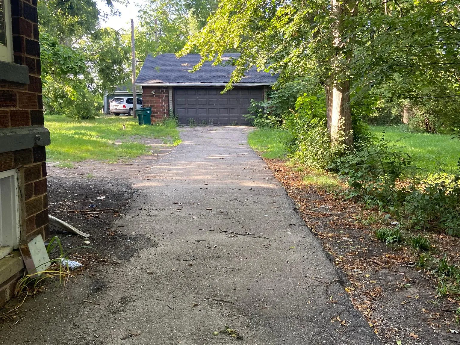5 bed, 2300 sqft, $2,300 — Photo 2