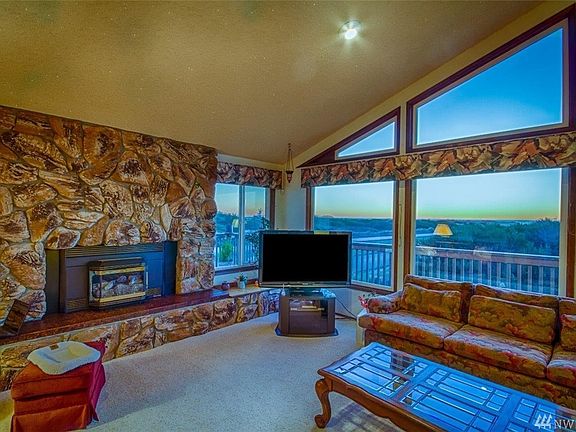 4th image of 499 Sand Dune Ave SW