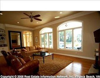 3rd image of 811 Cavalier Dr