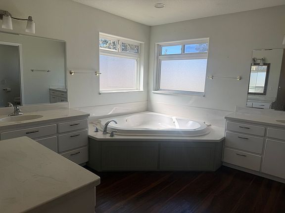 5th image of 15047 SW Maverick Rd