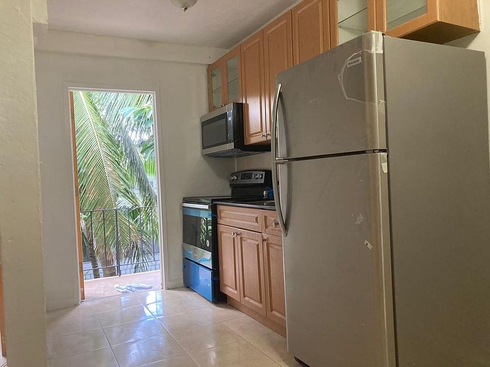 2nd image of 410 NW 7th St #9