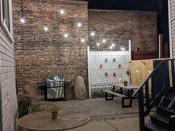 4th image of 3027 W Fullerton Ave APT 1R