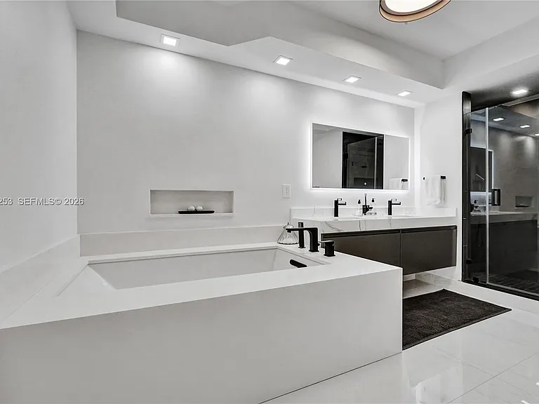 20281 E Country Club Dr #1503 — Photo 4