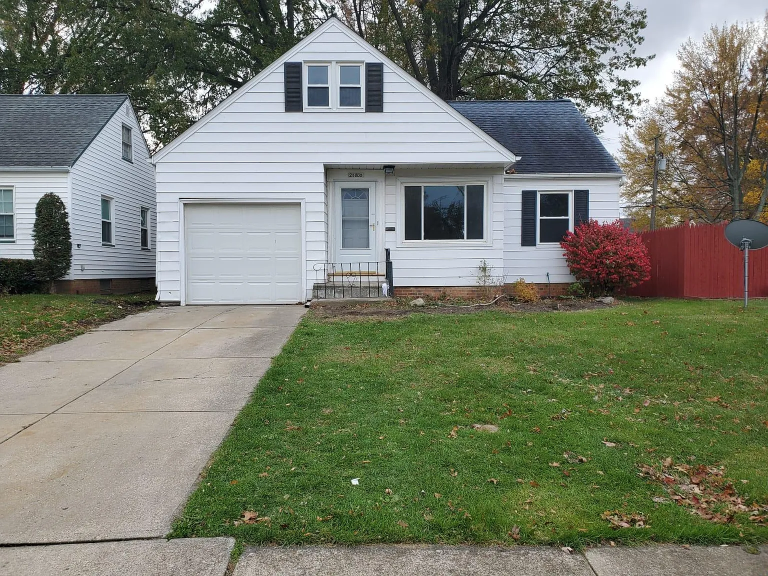 25800 Drakefield Ave photo 1