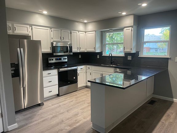Kitchen with Granite Counters/Bar
Stainless Appliances