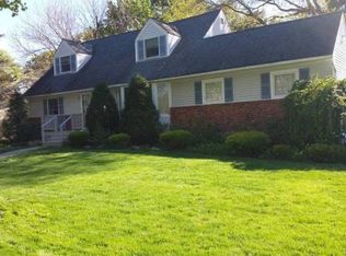 32 Brand Dr, Huntington, NY 11743